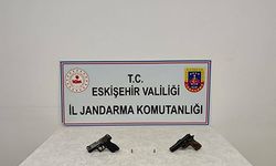 Ruhsatsız tabanca satmaya çalışırken yakalandı