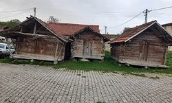 Çivisiz ahşap ambarlar zamana direniyor