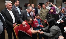 BOZÜYÜK’TE ENGELLİ GENÇLERE ASKER KINASI YAKILDI