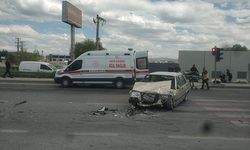 OTOMOBİLLERİN ÇARPIŞTIĞI KAZADA 4 KİŞİ YARALANDI