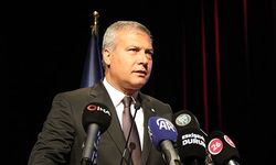 REKTÖR,  KISITLI İMKÂNLARLA BÜTÜN ÇOCUKLARINI OKUTAN AİLESİNDEN BAHSEDERKEN DUYGULANDI