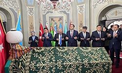 Bakan Göktaş, Ertuğrul Gazi Türbesi'ni ziyaret etti