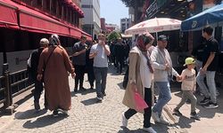 SICAK HAVAYI FIRSAT BİLEN VATANDAŞLAR ÇARŞIYA AKIN ETTİ