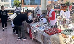 KADINLARIN ÜRETTİĞİ EL EMEĞİ ÜRÜNLER EV EKONOMİSİNE KATKI SAĞLIYOR