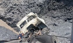 UÇURUMA YUVARLANAN HAFRİYAT KAMYONUNUN SÜRÜCÜ HAYATINI KAYBETTİ