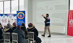 DODURGA'DA 'AİLENİN ÖNEMİ', 'EN İYİ NARKOTİK POLİSİ ANNE' VE 'KADINA YÖNELİK ŞİDDETLE MÜCADELE' BAŞLIKLI EĞİTİM