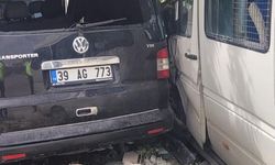 MİNİBÜS İLE KAMYONET ÇARPIŞTI, 9 KİŞİ YARALANDI