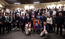 Bakan Bayraktar, üniversitede gençlerle buluştu