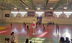 BİLECİK'TE VELİLER ARASI VOLEYBOL TURNUVASI DÜZENLENDİ