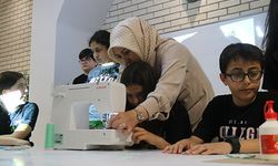 ATIK KUMAŞLARDAN KİTAP AYRACI ÜRETİYORLAR