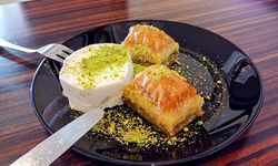 BU YIL BAKLAVANIN YANINDA DONDURMA REVAÇTA