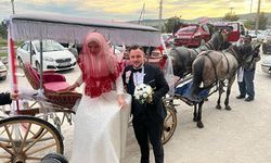SALONA PAYTONLA GELDİLER, PASTAYI DA MOTORLU TESTERE İLE KESTİLER
