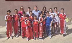 KİCK BOKSÇULARDAN TÜRKİYE ŞAMPİYONASI ÖNCESİ BÜYÜK BAŞARI