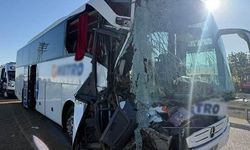 YOLCU OTOBÜSÜ VE TIRIN DA KARIŞTIĞI ZİNCİRLEME KAZADA 24 KİŞİ YARALANDI