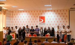 YABANCI DİLLER YÜKSEKOKULU’NDAN BEĞENİ TOPLAYAN TİYATRO VE MÜZİK ETKİNLİĞİ