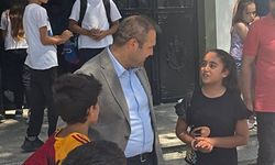 BAŞKAN DİLSİZ’DEN OKULLARA ZİYARET: “ÇOCUKLARIMIZIN GÖZLERİNDEKİ SEVİNÇ HER ŞEYE DEĞER”
