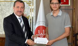 Umre Ödüllü Gençlik Bilgi Yarışması’nın Bilecik Birincisi Ali Gürsoy Oldu