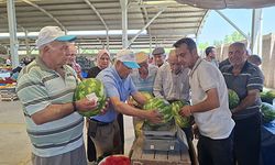 KİLOSU 3 LİRADAN SATILAN 17 TON KARPUZ 2 SAATTE TÜKENDİ