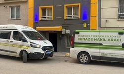 APARTMAN MERDİVENLERİNDE BİR KİŞİ ÖLÜ BULUNDU