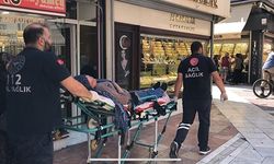 Giyim mağazası önünde aniden bayıldı, hastaneye kaldırıldı