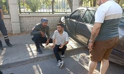 Kontrolden çıkan otomobil duvara çarparak durabildi, sürücüsü yaralandı