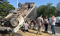 KAMYONETLE İŞÇİ SERVİSİ ÇARPIŞTI: 2 YARALI