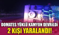 DOMATES YÜKLÜ KAMYON DEVRİLDİ: 2 KİŞİ YARALANDI!