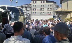 Umreciler dualarla uğurlandı