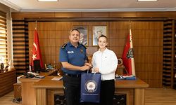 Emniyet Müdürü Yılmaz Taekwondo sporcusu Ebrar Çakır'ı makamında kabul etti