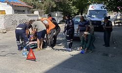 Otomobille çarpışan motosikletli kurye yaralandı