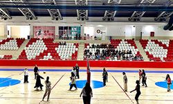 Bozüyük'te öğrenciler voleybol finalinde ter döktü