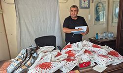 Mahalle muhtarından öğrencilere kırtasiye yardımı