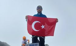 AFAD personeli Verçenik Dağı zirvesine ulaştı