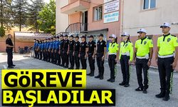 Binanın duvarına asılan ilginç notlar dikkat çekiyor
