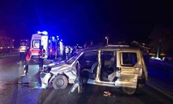 Otomobillerin çarpıştığı kazada 1 kişi öldü, 2 kişi yaralandı