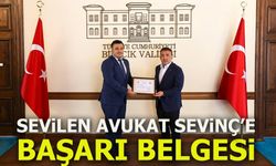 Sevilen Avukat Sevinç'e Başarı Belgesi