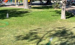 Park sulama hortumundan boşa akan su israfa yol açtı