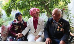 Bakan Göktaş, Kıbrıs Gazisi ve eşinin 48 yıllık yuvasına misafir oldu