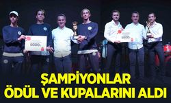 Şampiyonlar ödül ve kupalarını aldı