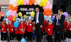 Kaymakam Yayabaşı ve Başkan Durgut, Miniklerin İlk Gün Coşkusuna Ortak Oldu