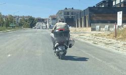 Kaskı kafasına değil motosikletin demirine taktı
