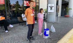 Ticareti merak eden 11 yaşındaki çocuk haftanın bir günü limonata satıyor