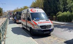 Yıprandığı için gözükmeyen yaya geçidinin çevresinde korkutan kaza