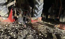 Devrilen traktörün altında kalan sürücü hayatını kaybetti