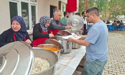 Hisarcık Yukarı Yoncaağaç köyünde 13 yıldır sürdürülen hayır yemeği geleneği