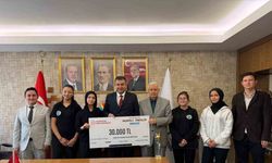 Kız İmam Hatip Lisesi’nin Türkiye birinciliği gururu Başkan Akel ile paylaşıldı