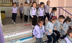 Okulda deprem tahliye tatbikatı yapıldı