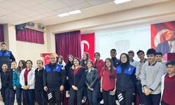 Polisten lise öğrencilerine eğitim