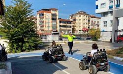 "Eğitimle Başlayan Güvenli Yolculuk: Miniklere Trafik Bilinci Aşılandı"