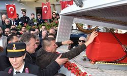 Bilecikli şehidin evinde helallik alınırken kardeşi abisinin üniformasını giydi